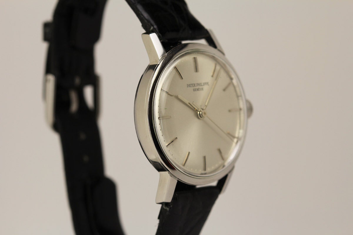 This a rare stainless steel Patek Philippe reference 3483 from the 1960s in excellent condition. The case is mint condition and the original dial is flawless. This particular model is extremely rare as there are less than 15 of them known. This