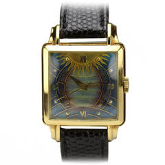 Gübelin Viereckige Gelbgold-Armbanduhr mit Cloisonne-Zifferblatt:: circa 1950er Jahre