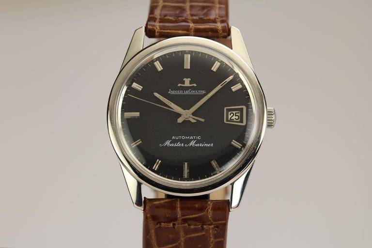 This is a excellent example of a Jaeger-LeCoultre Master Mariner wristwatch with date in stainless steel from the 1960s. The watch is in excellent condition with a rare original black dial.
