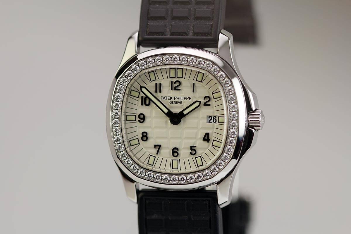 Patek Philippe Aquanaut Luce reference 4961A. This watch is in stainless steel, has a diamond bezel, quartz movement, and on a Patek Philippe rubber strap with deployant clasp. Comes with box and papers.

 Ref 4961A

30 x 28.2 mm