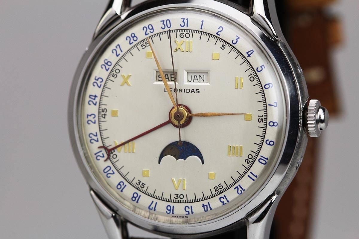 Vintage Leonidas ref 1201 Edelstahlgehäuse mit geschwungenen Bandanstößen ist in fast neuwertigem Zustand, Creme Zifferblatt verfügt über Tag in Spanisch Tag / Monat Blenden, Mondphase aperutre, und Datum Tracking.  Diese wird von einem 