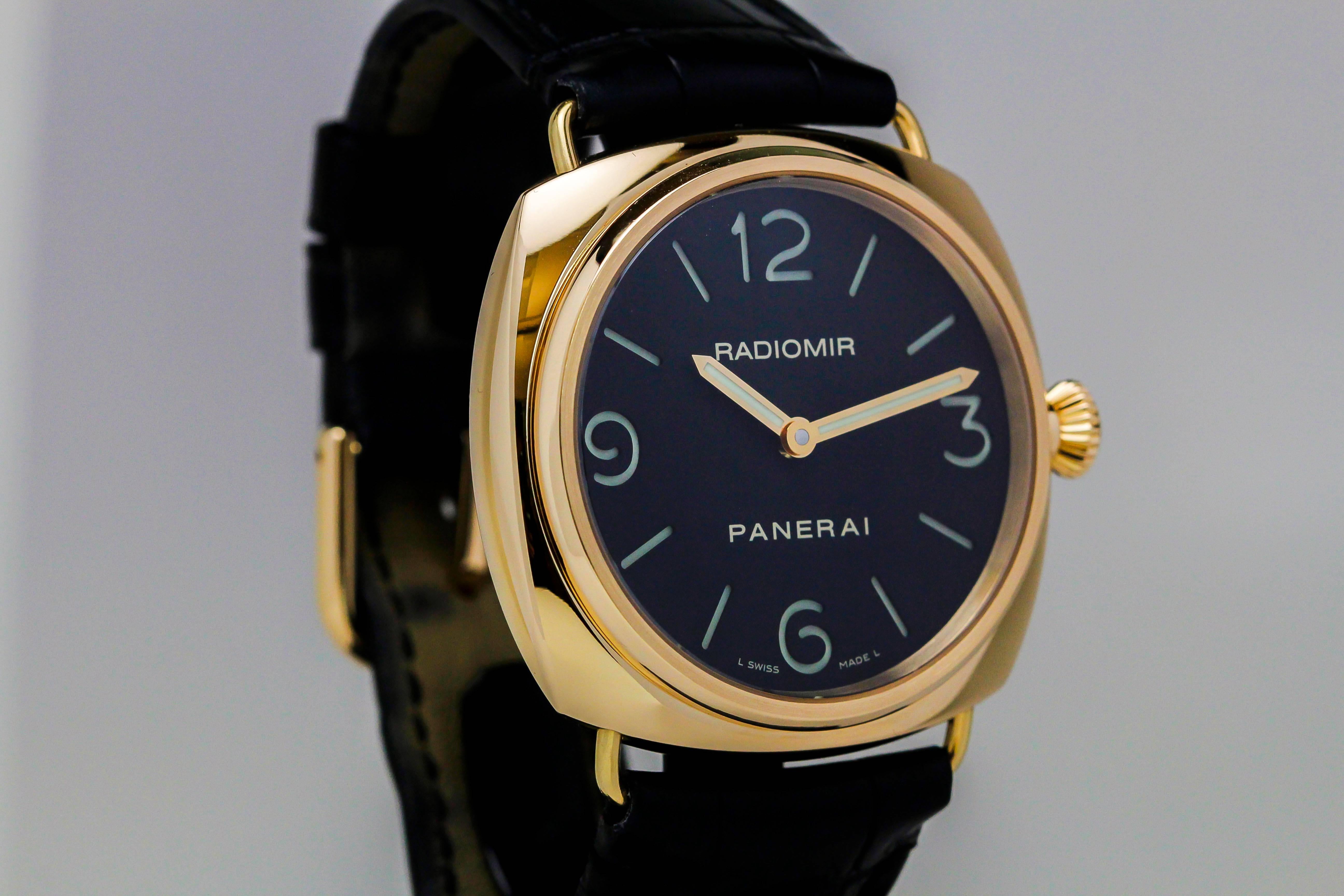 Panerai Radiomir Base 18K Rose Gold 45mm
Enthält keine Box oder Papiere. I Series zeigt an:: dass die Uhr 2006 hergestellt wurde. Kommt auf schwarzem Krokodil Panerai Armband in getragenen Zustand zusammen mit 18K Gold Panerai Tang Style Buckle