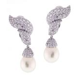 Boucles d'oreilles en platine avec perles des mers du Sud et diamants