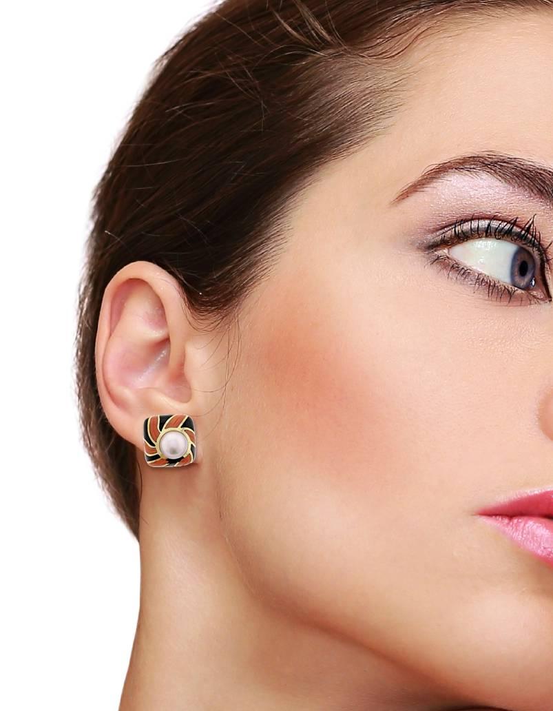 Donna Tiffany & Co. Orecchini in oro con corallo e onice e perle in vendita