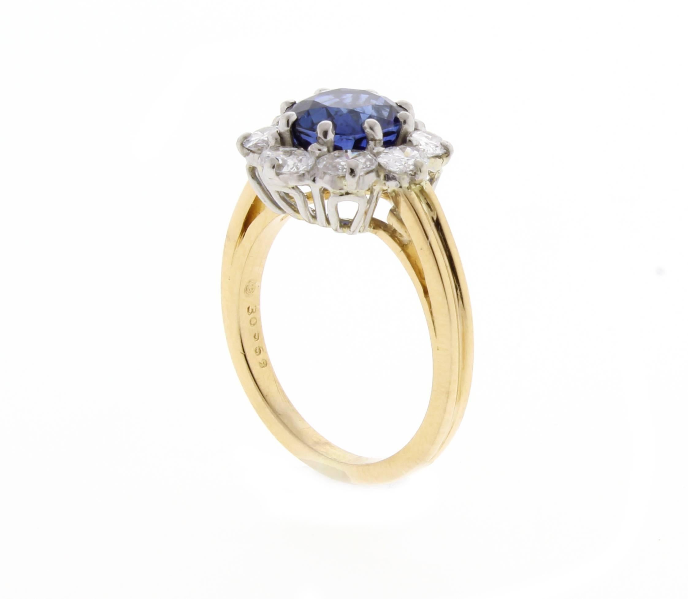 Oscar Heyman Oval sapphire Diamond Gold Platinum Cluster Ring In New Condition In Bethesda, MD