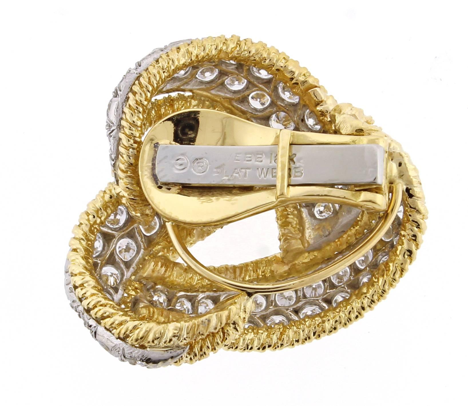 Absolut atemberaubende Diamant- und Goldknoten-Ohrringe von David Webb. Der Ohrring besteht aus 134 schimmernden runden Diamanten mit einem Gewicht von ca. 5 Karat, die in Platin gefasst und von einem Seil aus 18-karätigem Gold umrahmt sind.  Ein