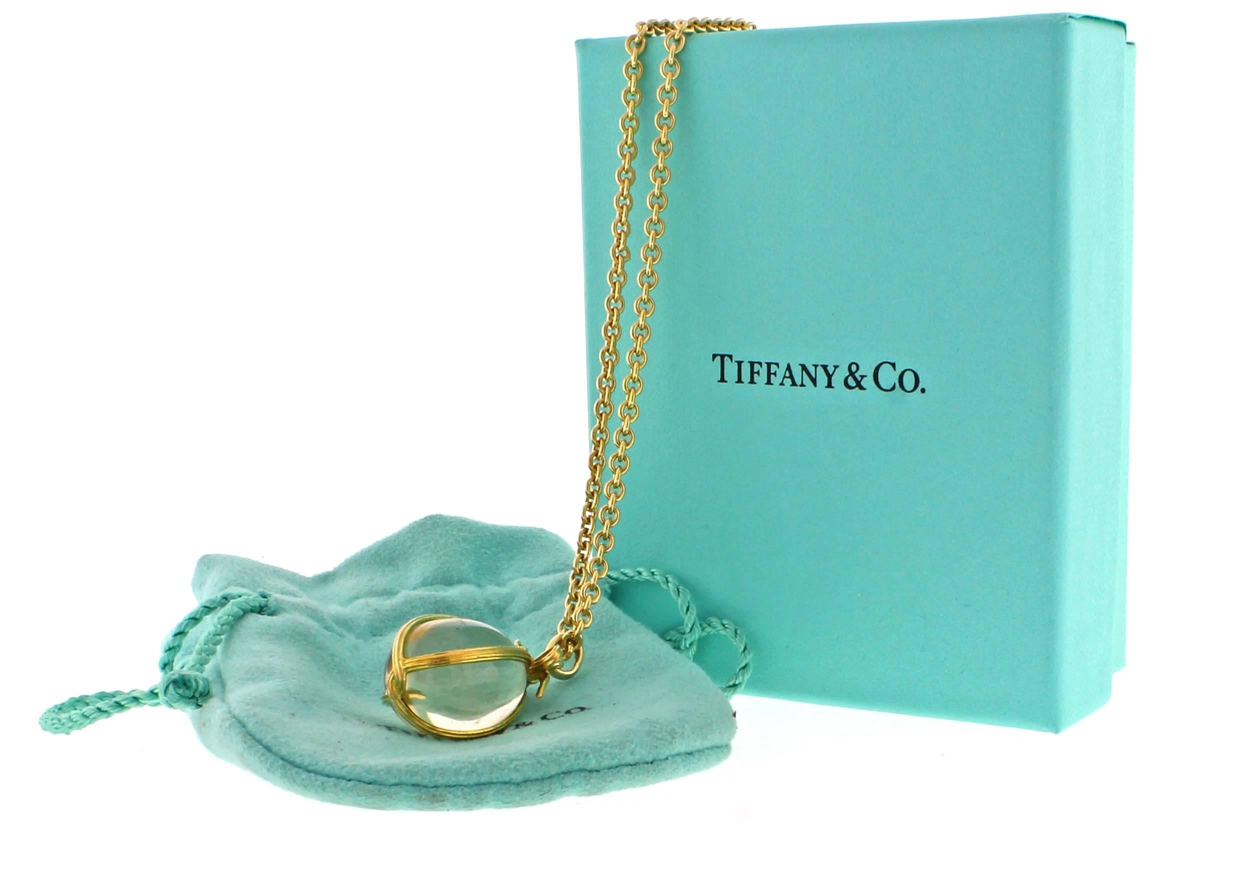 From Jean Schlumberger, his iconic egg pendant. Jean Schlumberger’s visionary creations are among the world’s most intricate designs. A gold ribbon elegantly accents this delicate charm.
Crystal Quart pendant 30*17mm
Tiffany & Co. necklace 18 inches
