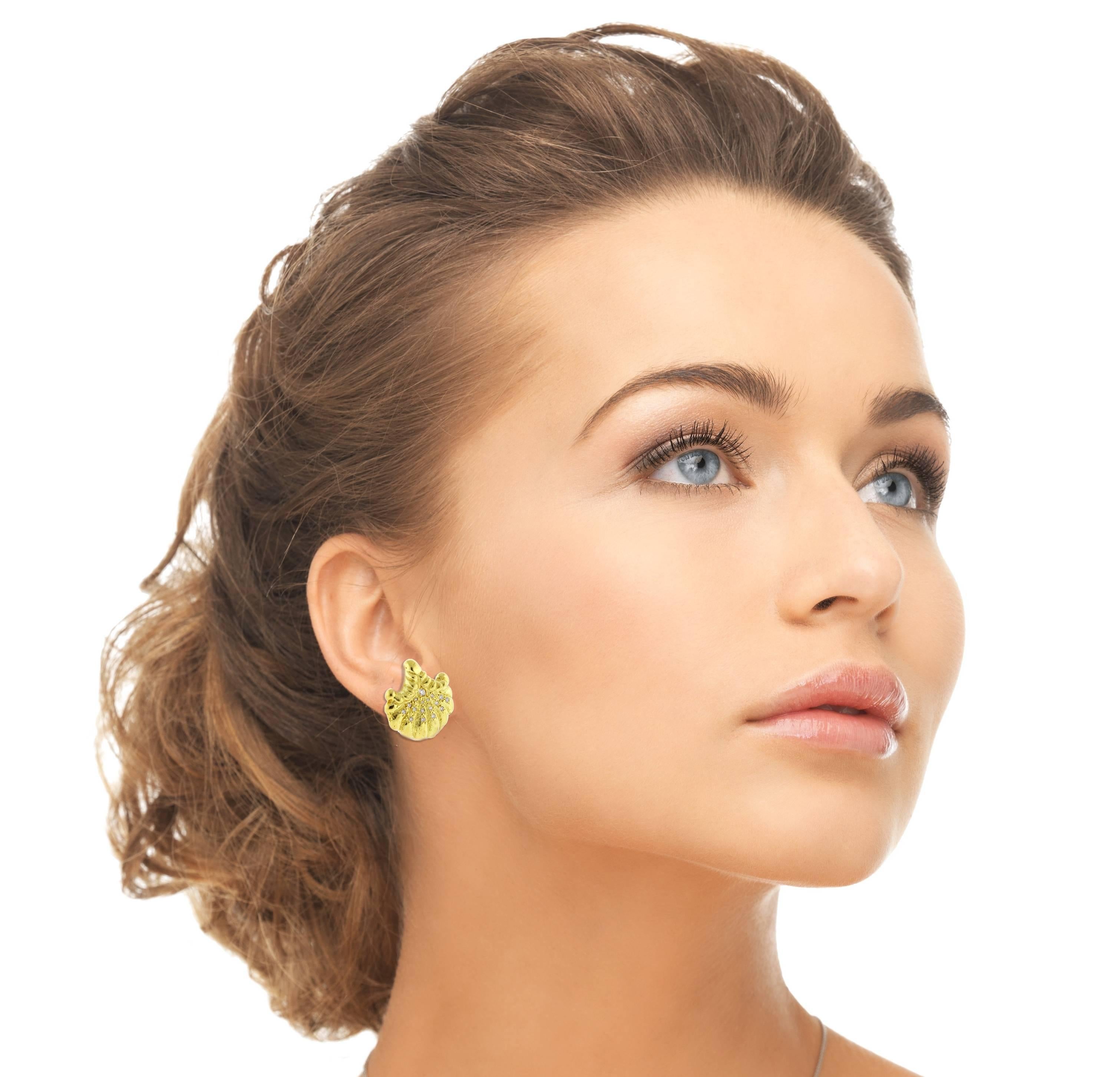 Men's Elizabeth Gage Diamond Gold Shell Earrings