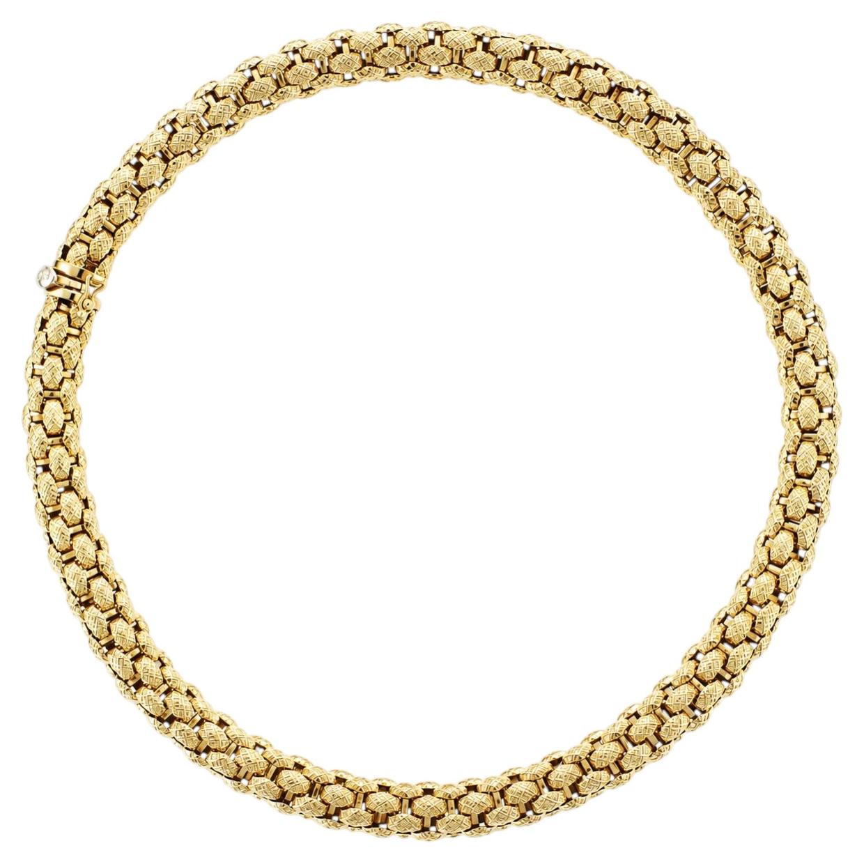 Fope Textured Love Nest Round Necklace For Sale