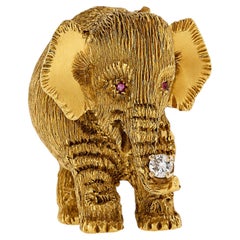 Broche éléphant en or jaune