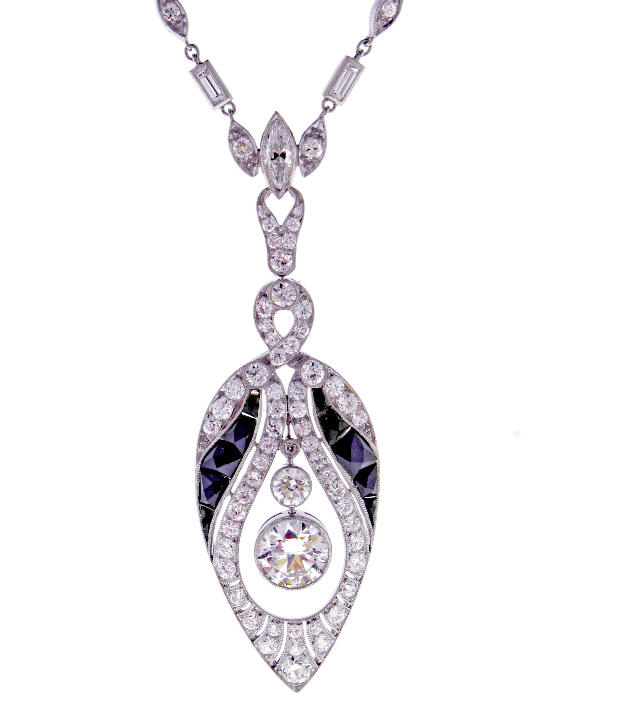 An exceptional example of Art Deco style, this sautoir necklace exemplifies the grace and elegance of the 1920s.
The platinum necklace boasts over 6 carats of round, baguette and marquise cut diamonds. The center old European cut diamonds weighs