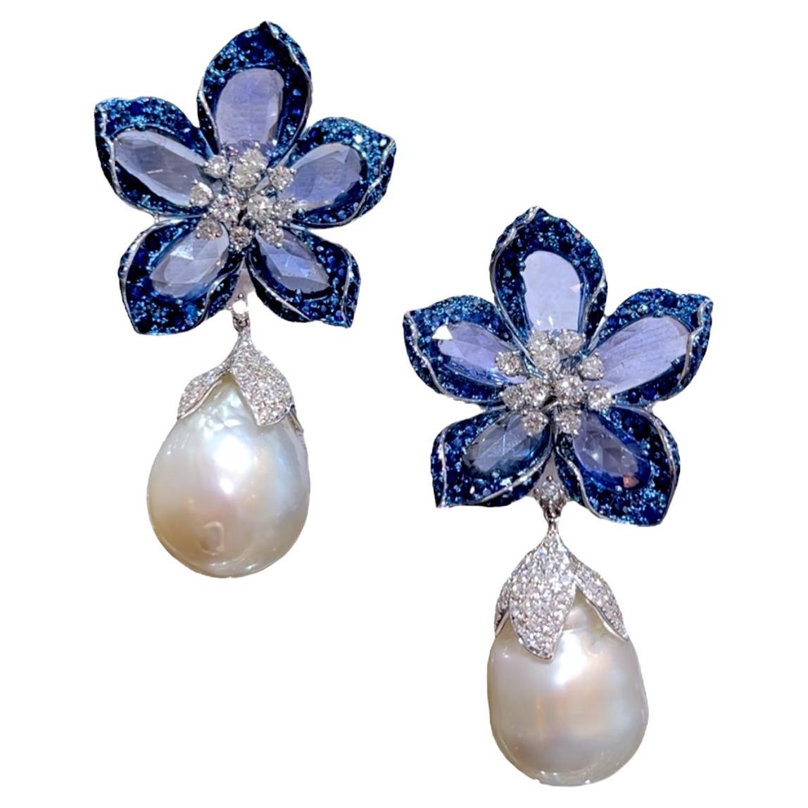 Boucles d'oreilles fantaisie en or 18 carats, saphir de Ceylan et diamants, perles baroques des mers du Sud en vente