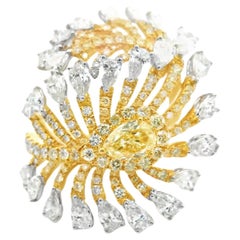 Bague fantaisie à plumes en diamants jaunes et blancs de 5,70 carats