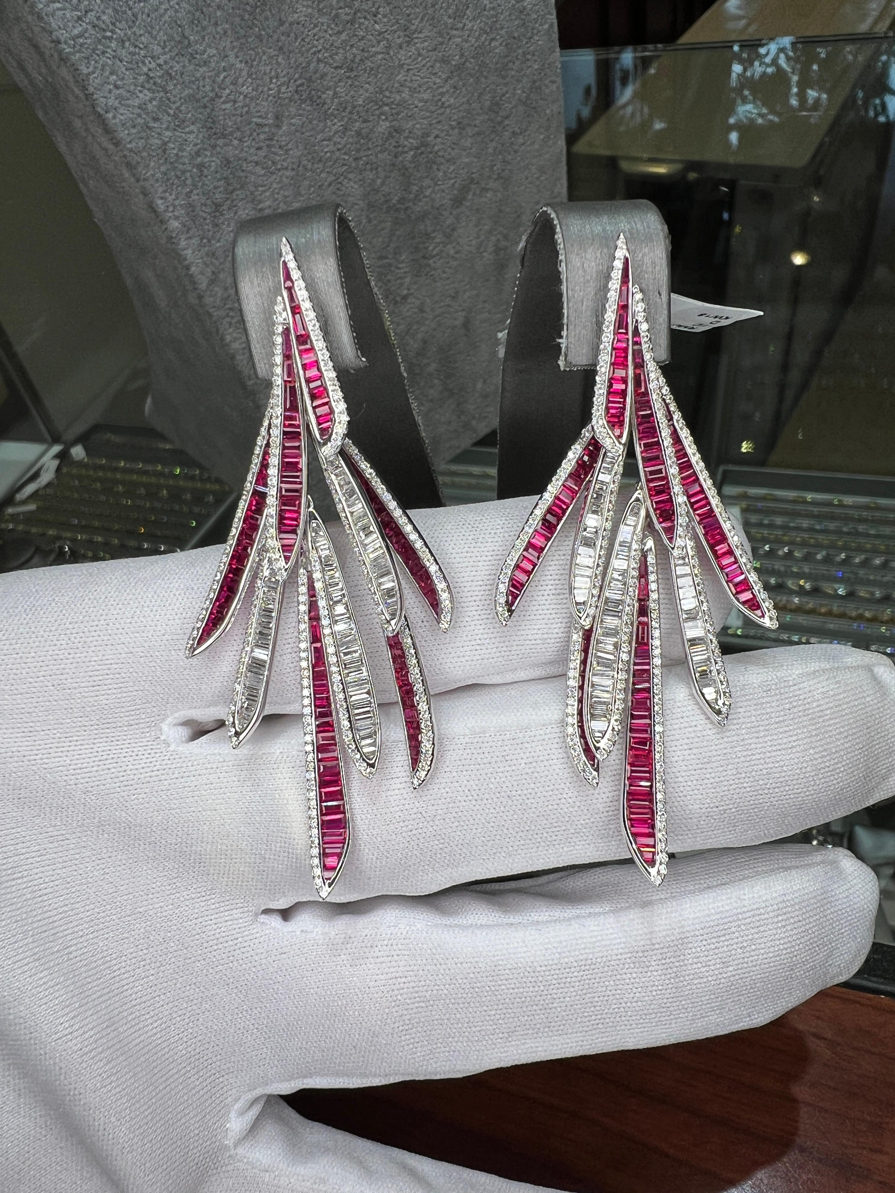Donna Orecchino lampadario con rubino e diamante Burma in oro bianco 11,00 carati totali in vendita