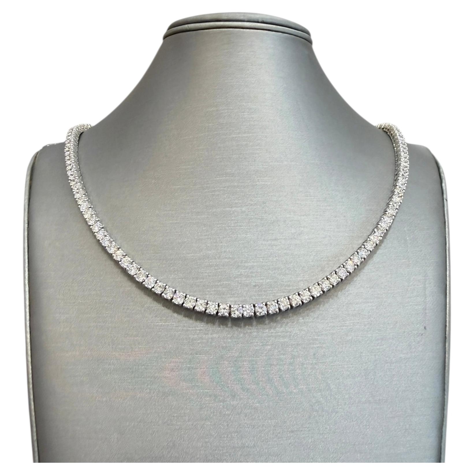 Collana da tennis con diamanti da 20,85 ct, G VS2, in oro bianco 14K, con montatura a 4 griffe, modello Riviera in vendita