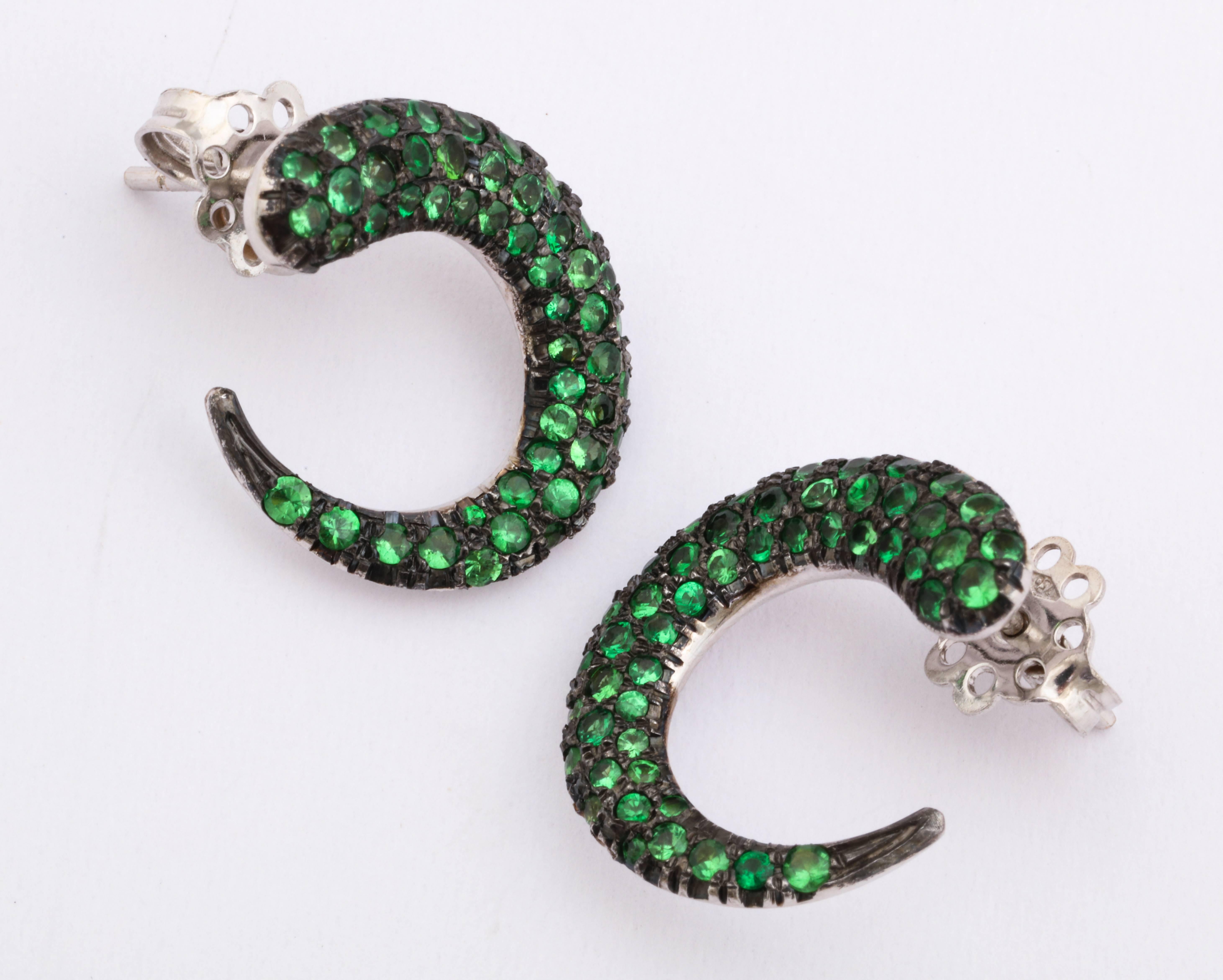 Faraone Mennella Gocce Earring with Tsavorites In New Condition In New York, NY