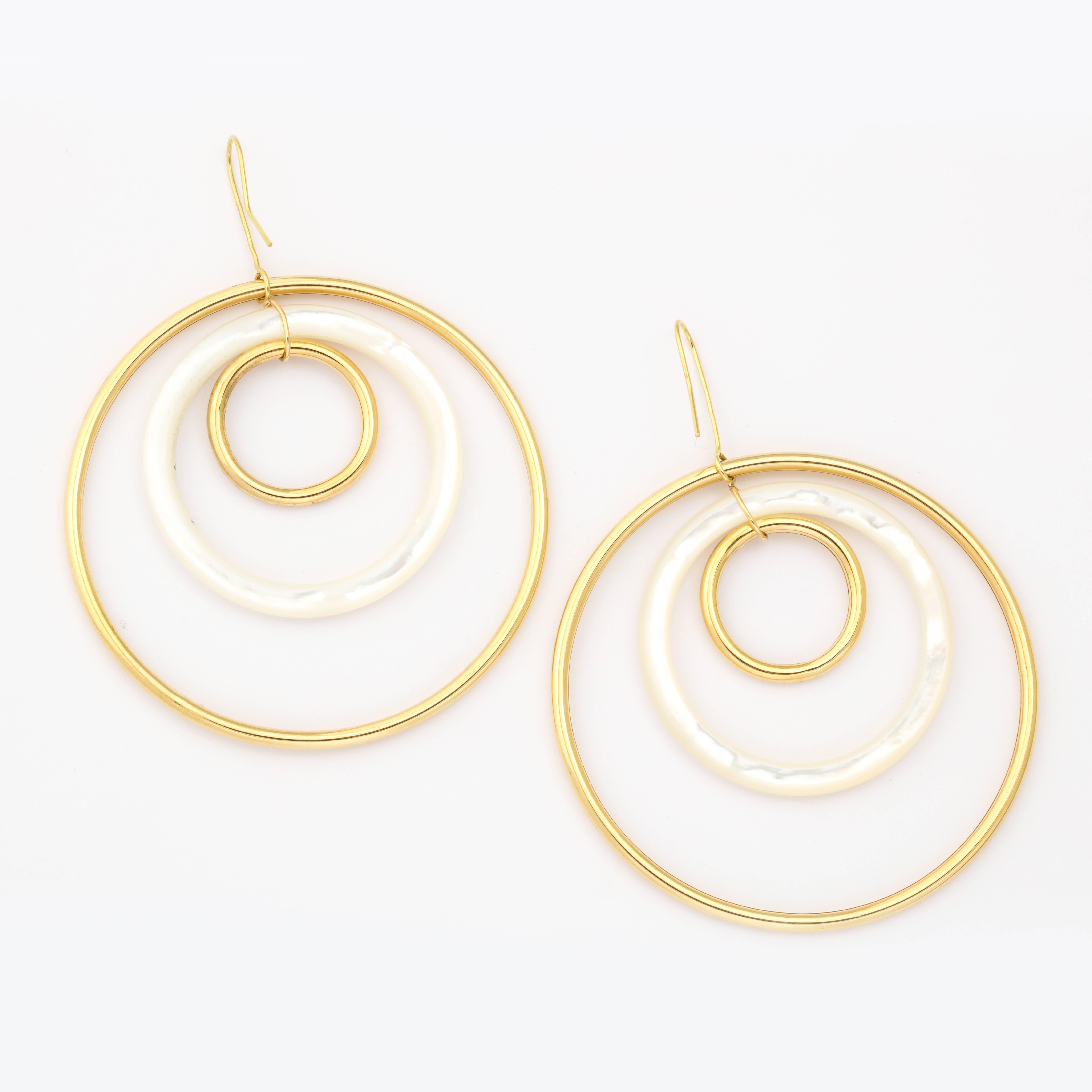 18k yellow gold earrings with mother-of-pearl ceramic links.