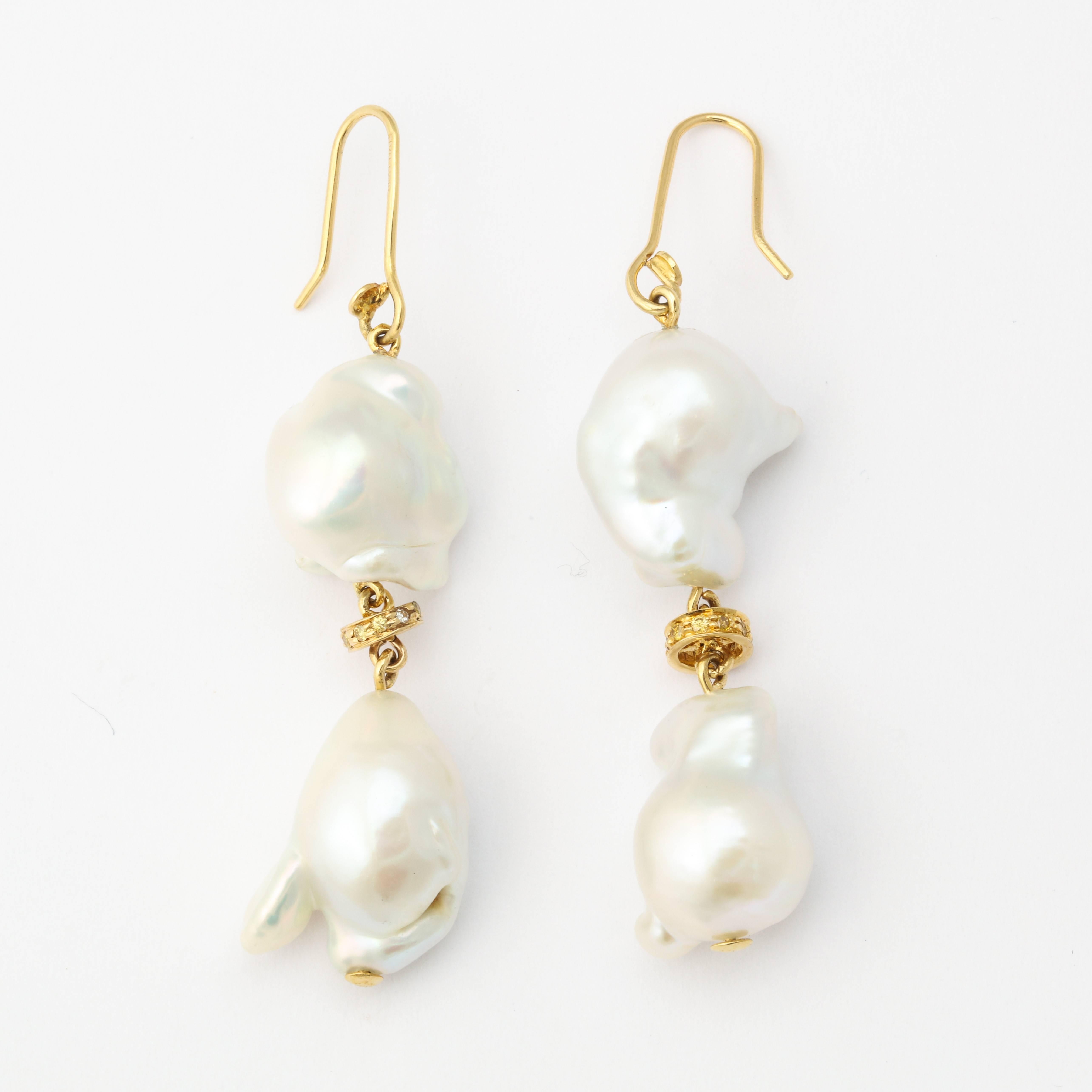 18k yellow gold, freshwater pearl and white diamonds earring.