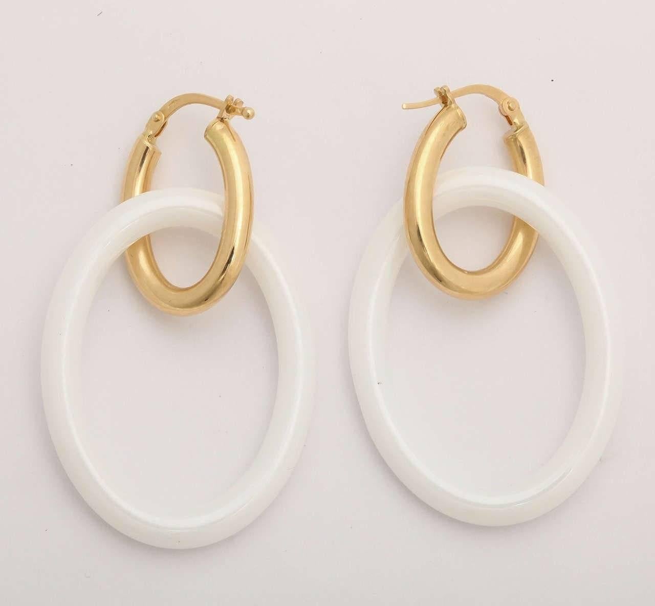 Faraone Mennella White Ceramic Gold Mama Earrings In New Condition For Sale In New York, NY