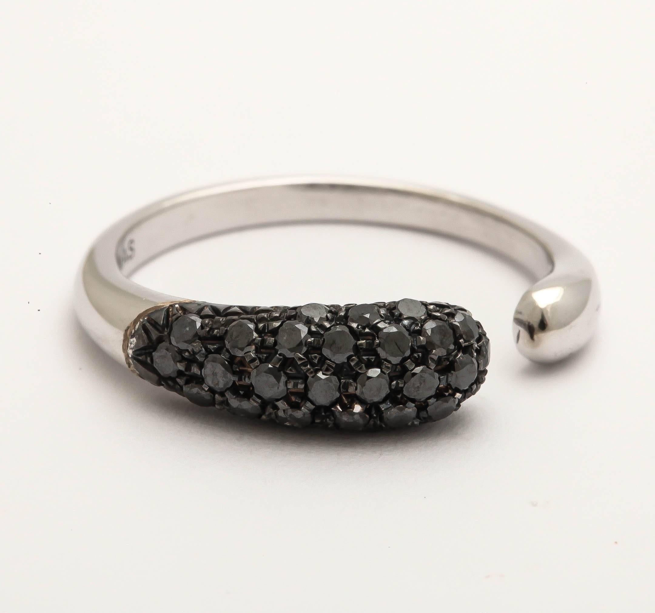 Faraone Mennella Gocce Ring 18 Karat Black Diamonds In New Condition For Sale In New York, NY