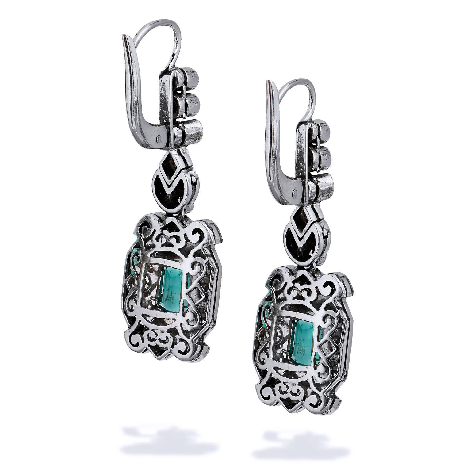 Emerald and Diamond Drop Earrings In Excellent Condition In Miami, FL