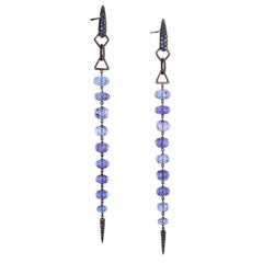 Boucles d'oreilles en or jaune 18 carats et rhodium noir avec saphirs et 48,48 carats de tanzanites bleues