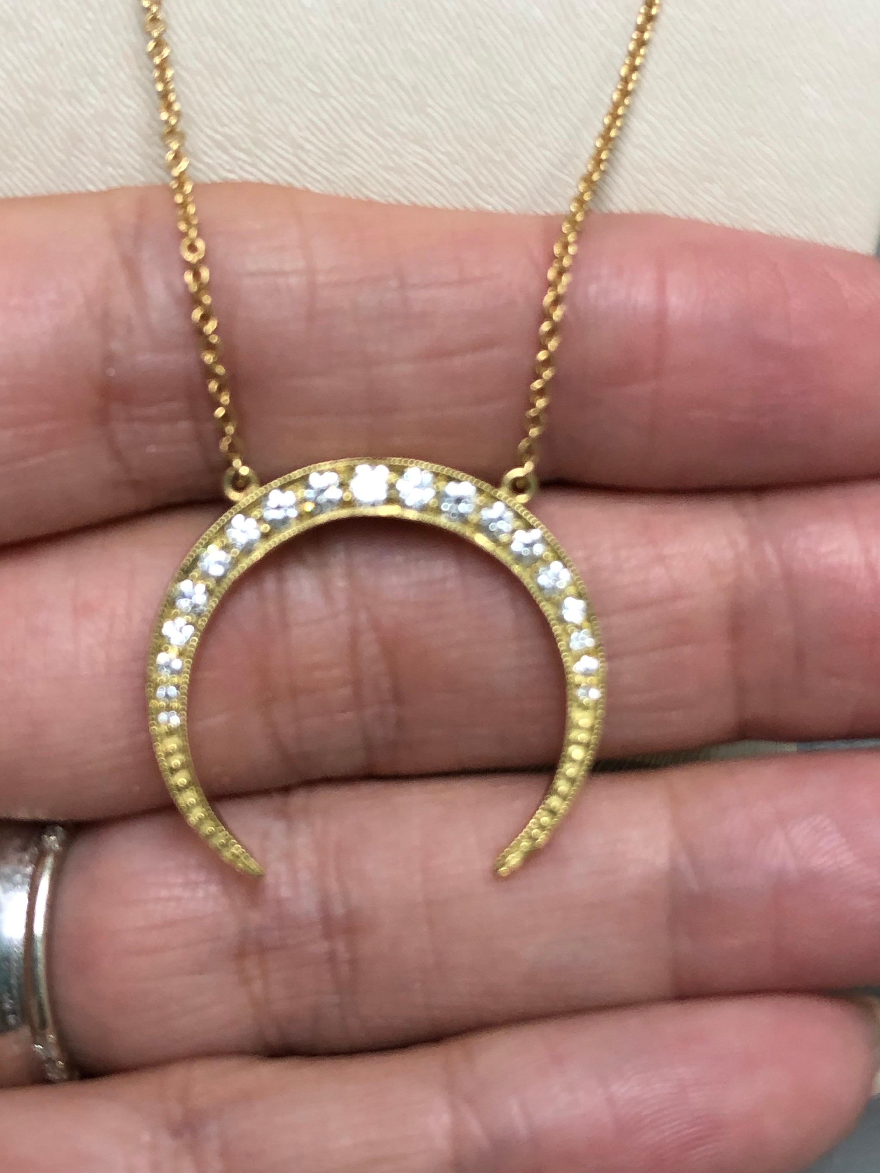 H&H 18 Karat Gold 0.43 Carat Diamond Pave Crescent Moon Pendant Necklace In New Condition In Miami, FL