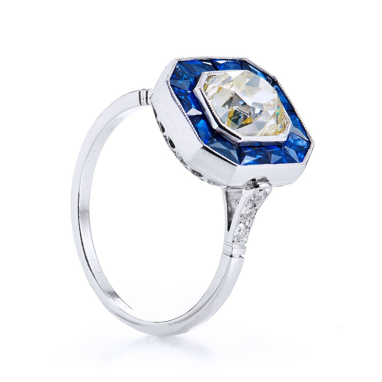 1.63 Carat Diamond and SapphireTarget Ring In Excellent Condition In Miami, FL