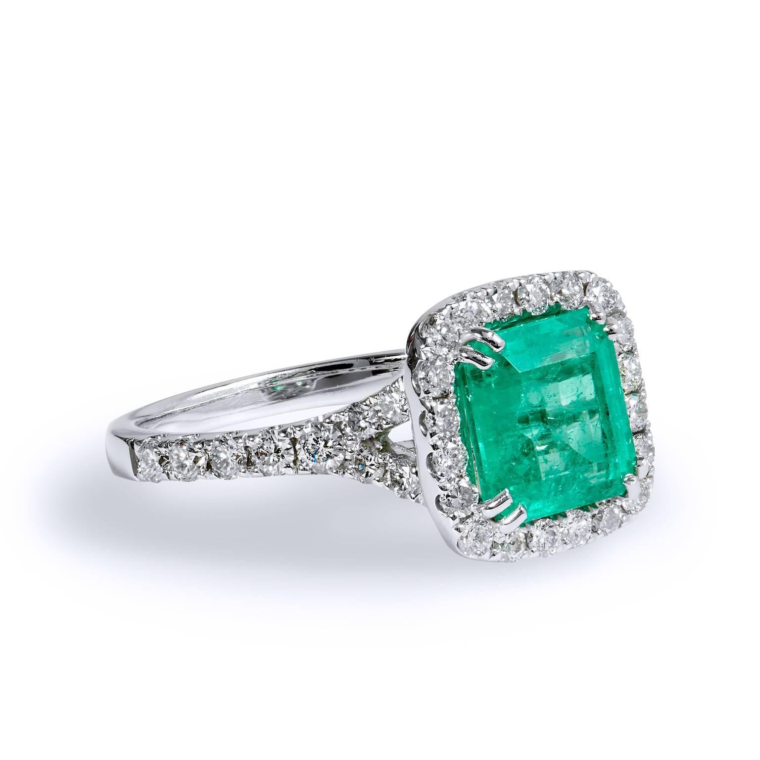 1.92 Carat Colombian Emerald Diamond Gold Cocktail Ring  In Excellent Condition In Miami, FL