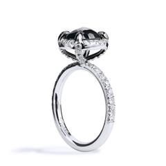 Bague Halo en or blanc 19 carats avec diamant noir taille coussin de 1,94 carat et halo de 6,25 carats