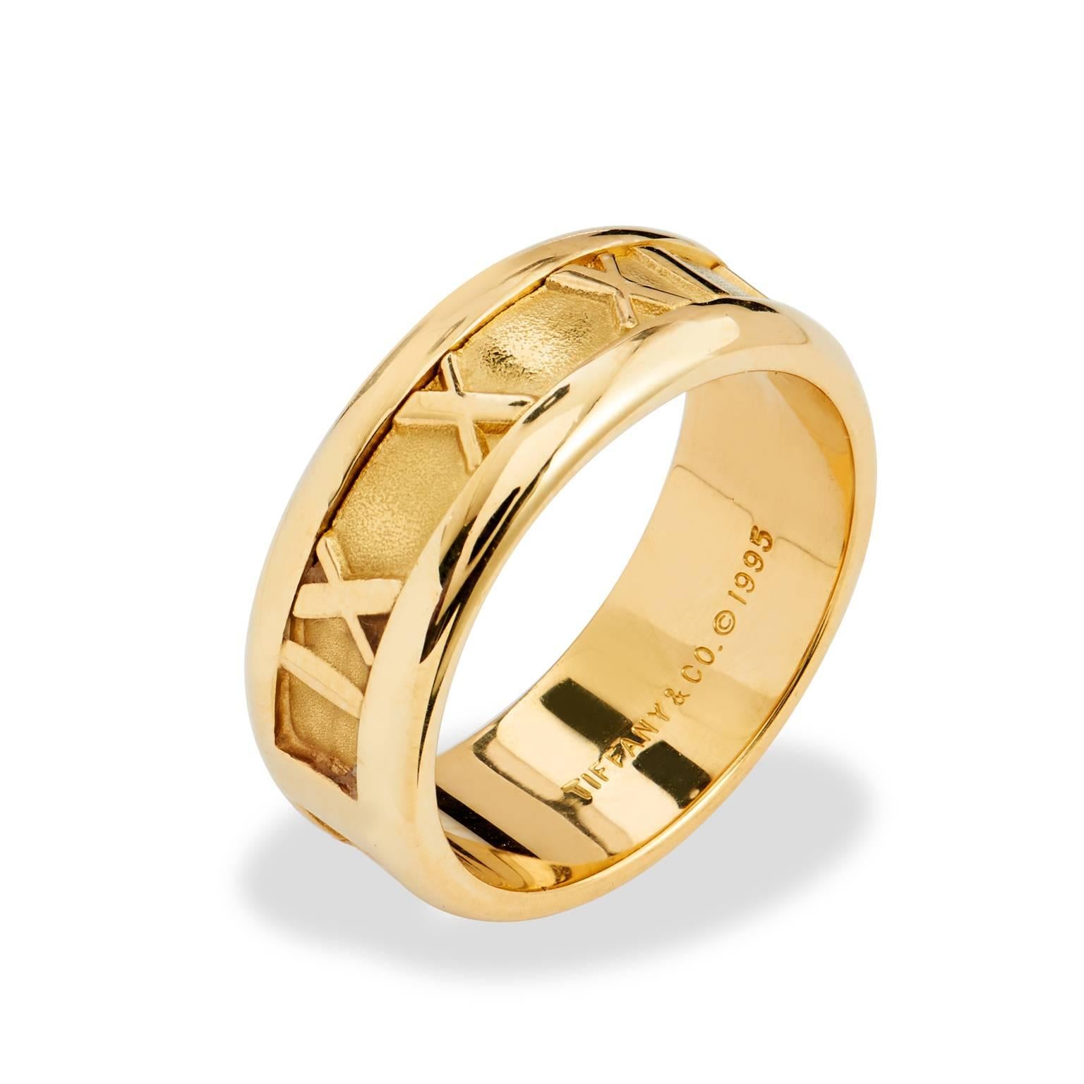 This Tiffany & Co Atlas ring is crafted in 18kt yellow gold and a treasured piece of Hallmark Tiffany & Co 1995. A contemporary design, this set is a part of the Atlas collection which  features divine designs that are inspired by Greek mythology