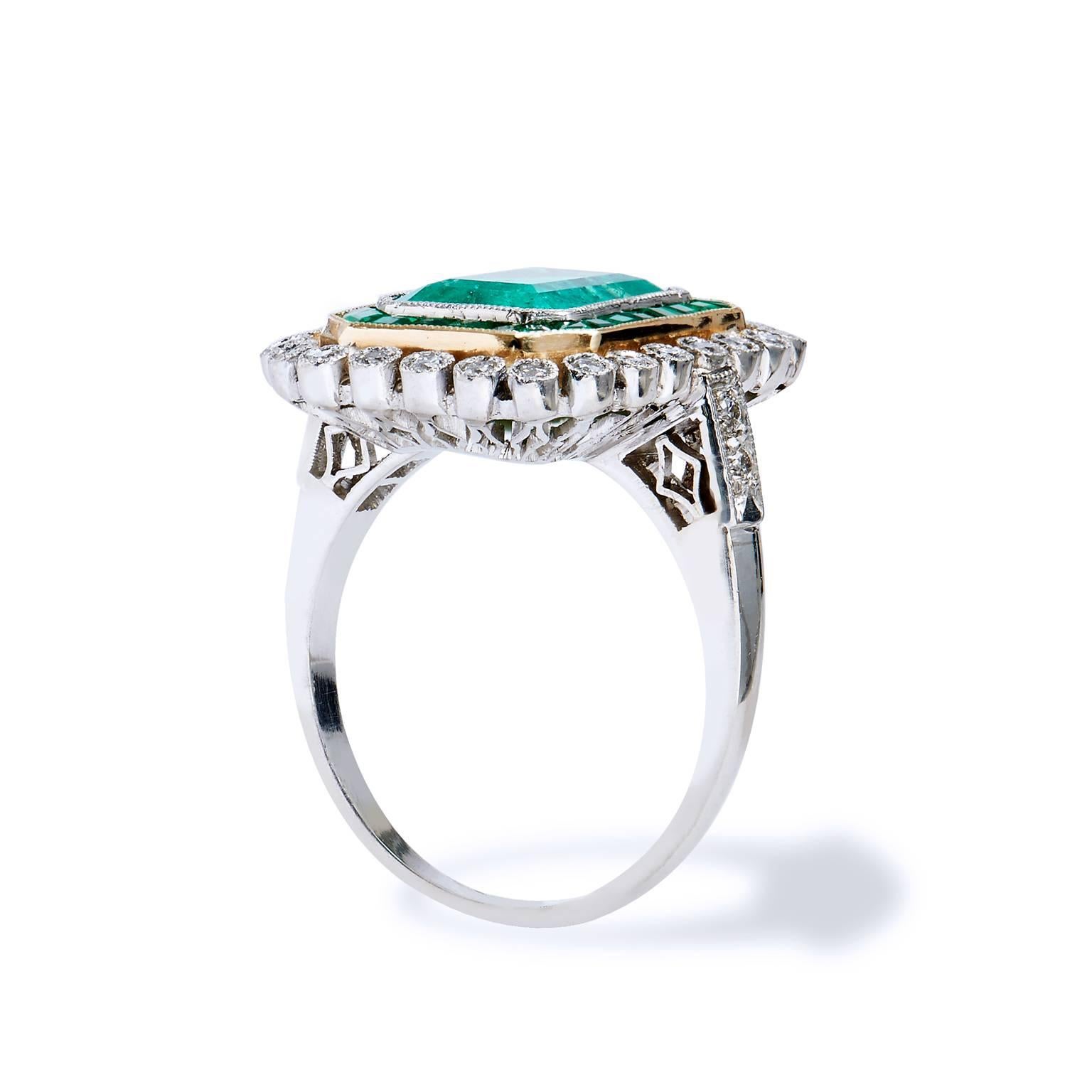 Colombian Emerald Diamond Gold Platinum Ring In New Condition In Miami, FL