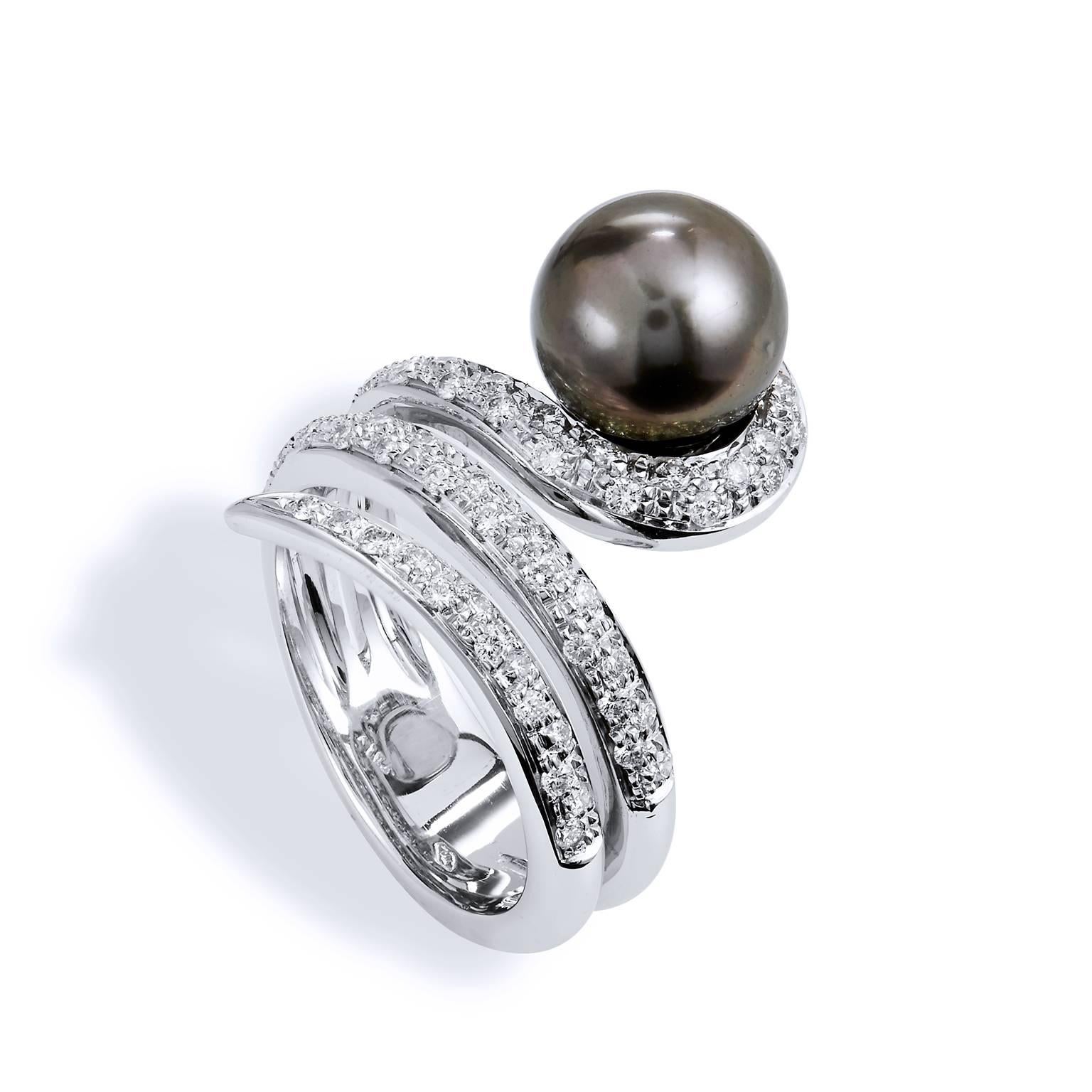 Spiral Tahitian Pearl and Diamond Pave 18 karat White Gold Ring Size 7 In Excellent Condition In Miami, FL