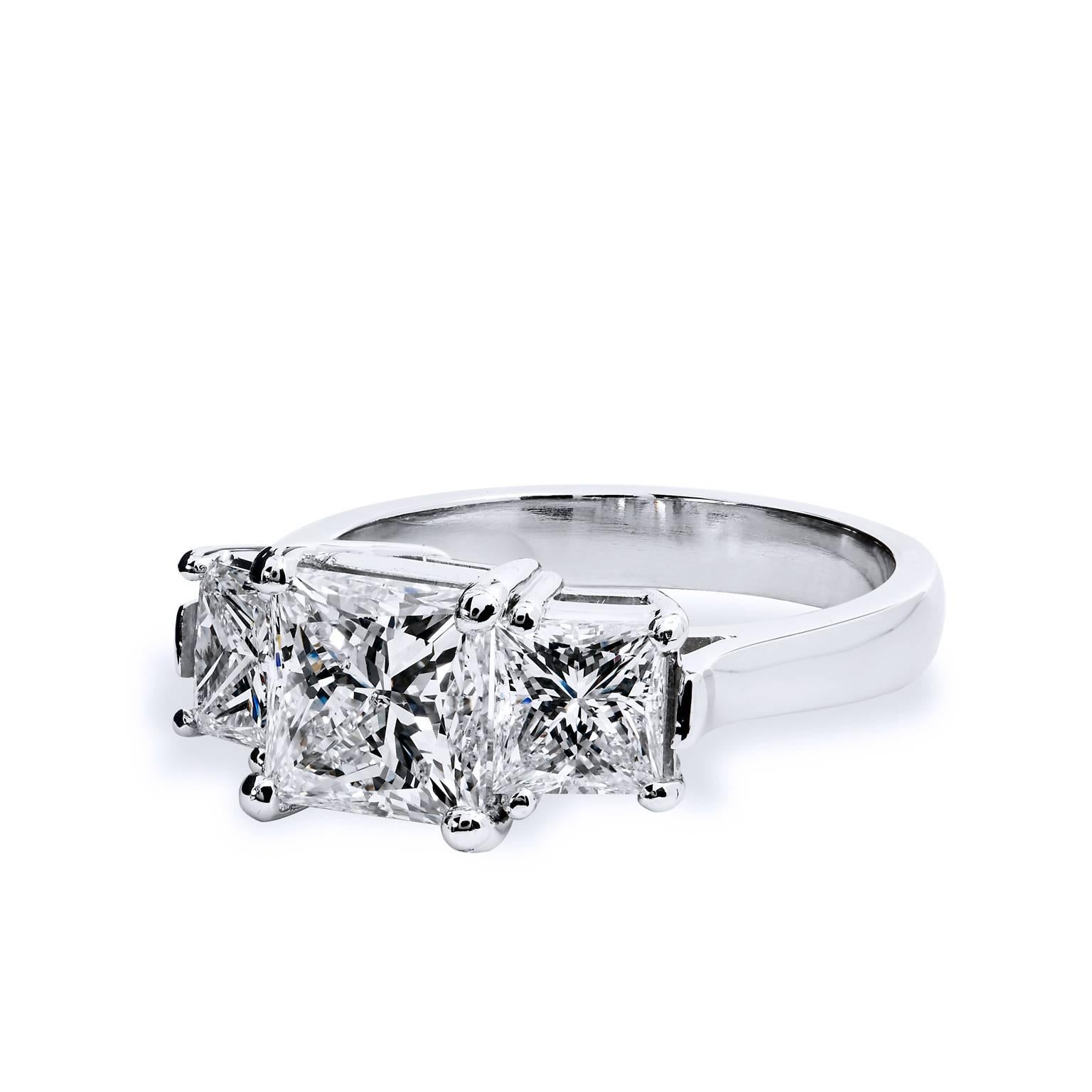 Three Stone Diamond Platinum Engagement Ring In Excellent Condition In Miami, FL