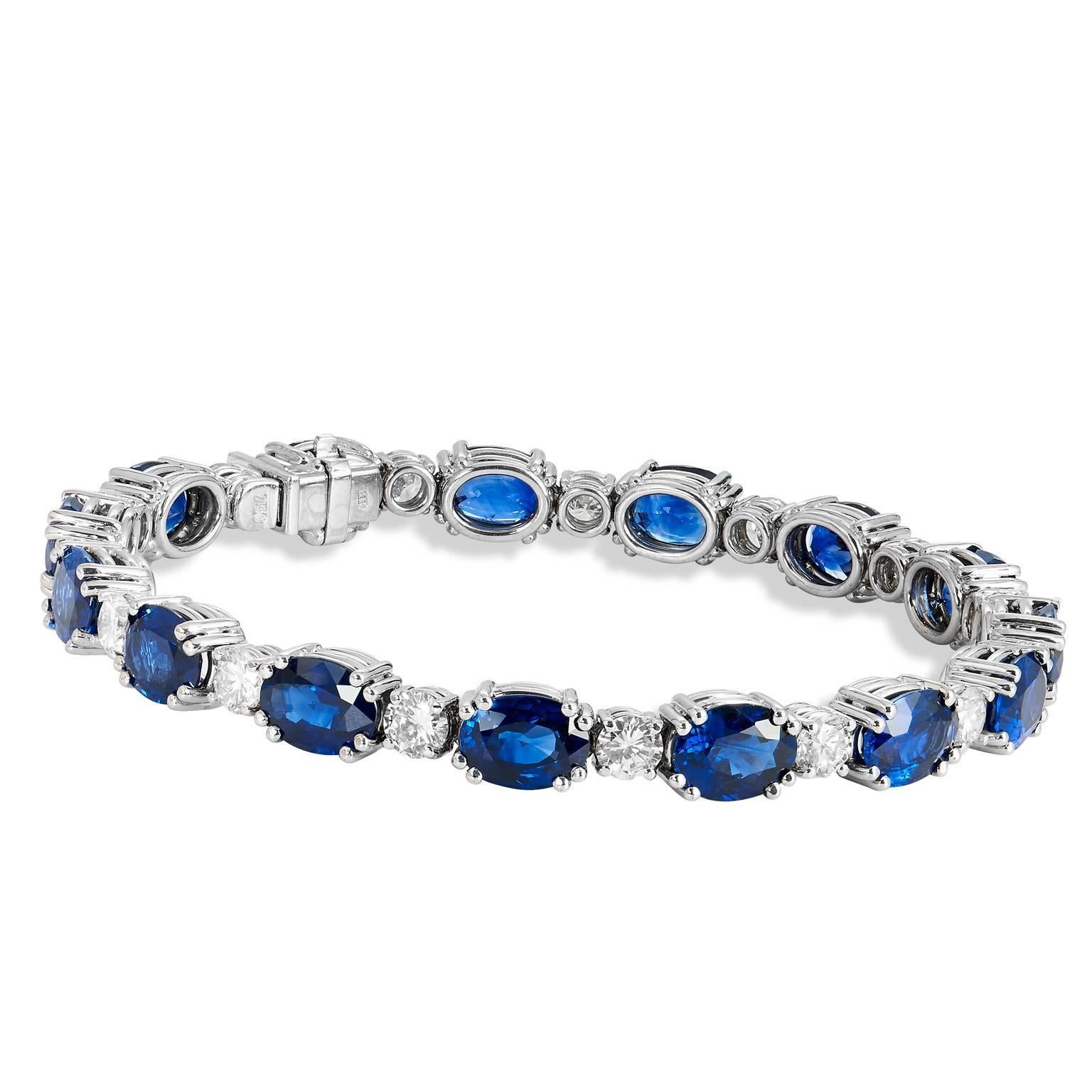 22.77 Carats Royal Blue Sapphires & 3.87 Carat Diamond Gold Tennis Bracelet

Le saphir est depuis longtemps apprécié pour ses étonnantes teintes bleues et ses associations célestes. Pierre précieuse de rêve pour les joailliers, le saphir offre