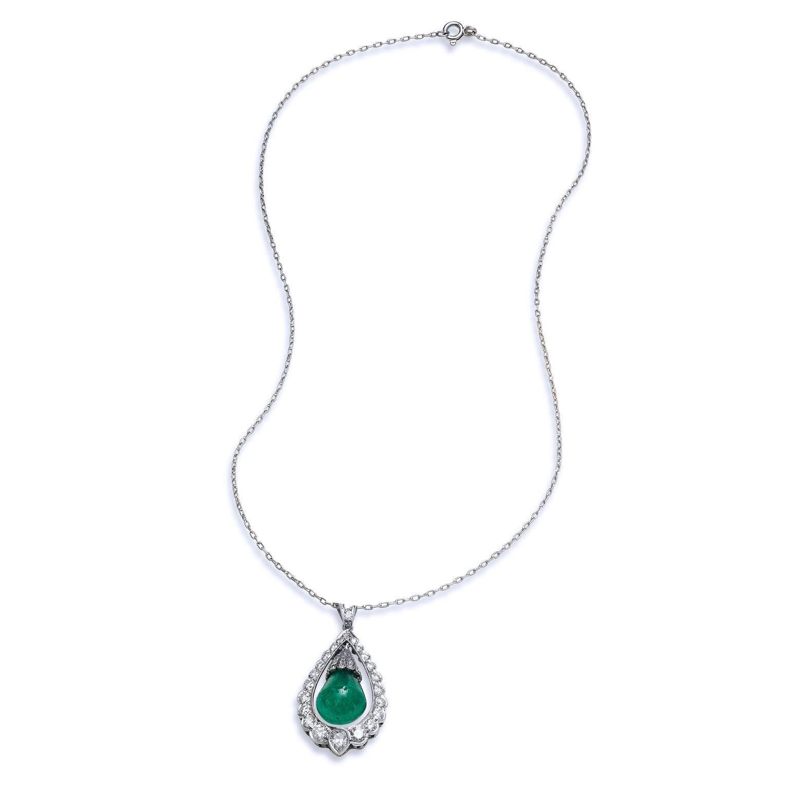 7.17 Carat Cabochon Emerald Diamonds Platinum Drop Pendant In New Condition In Miami, FL