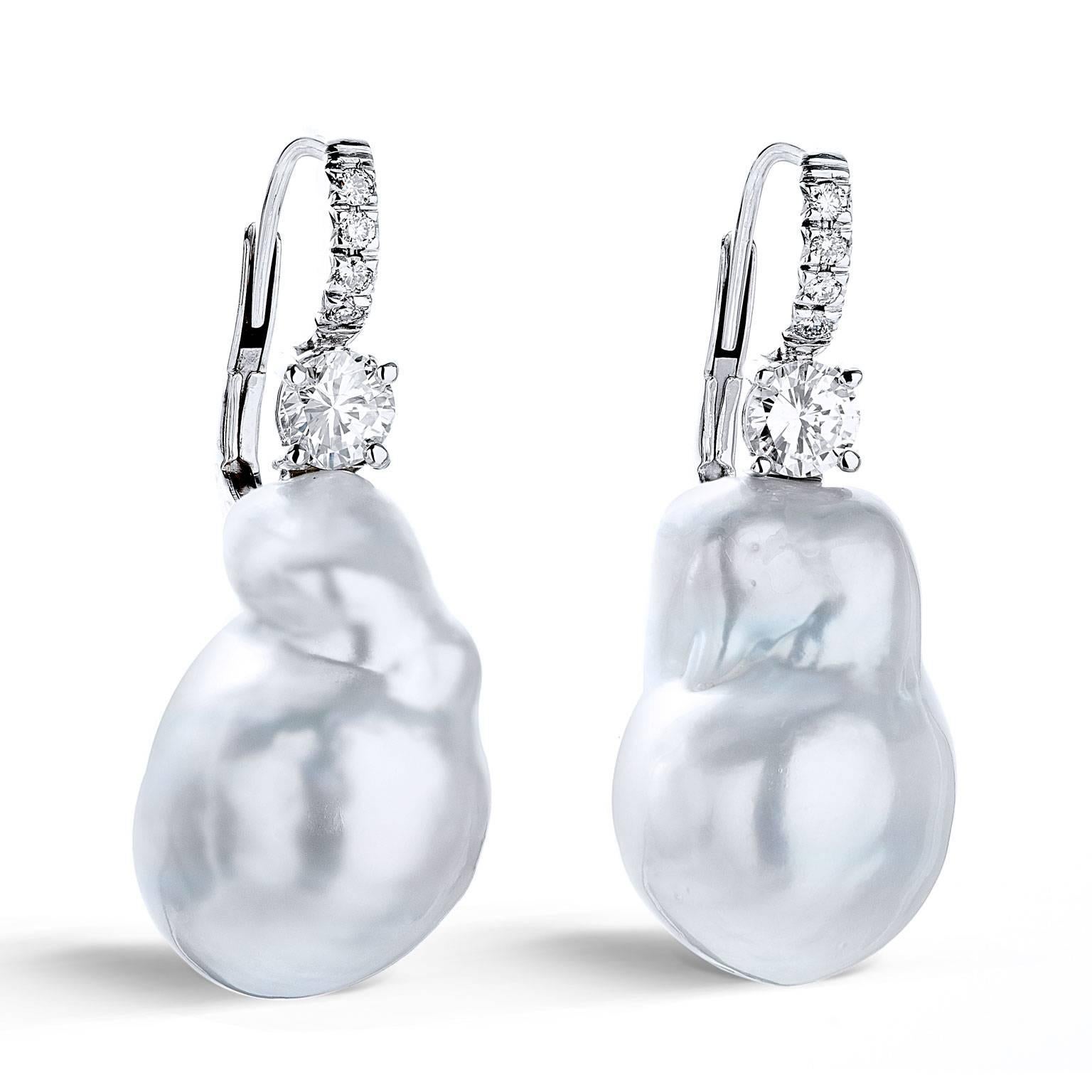 Natural Silver Baroque Pearl Earrings with Diamonds White Gold Lever Back

Earrings, featuring thirteen millimetre Baroque Silver Colored Pearls with a shimmering glow, topped by .67 carats of F/G VS Round Brilliant Cut Diamonds.

The 18 Karat White