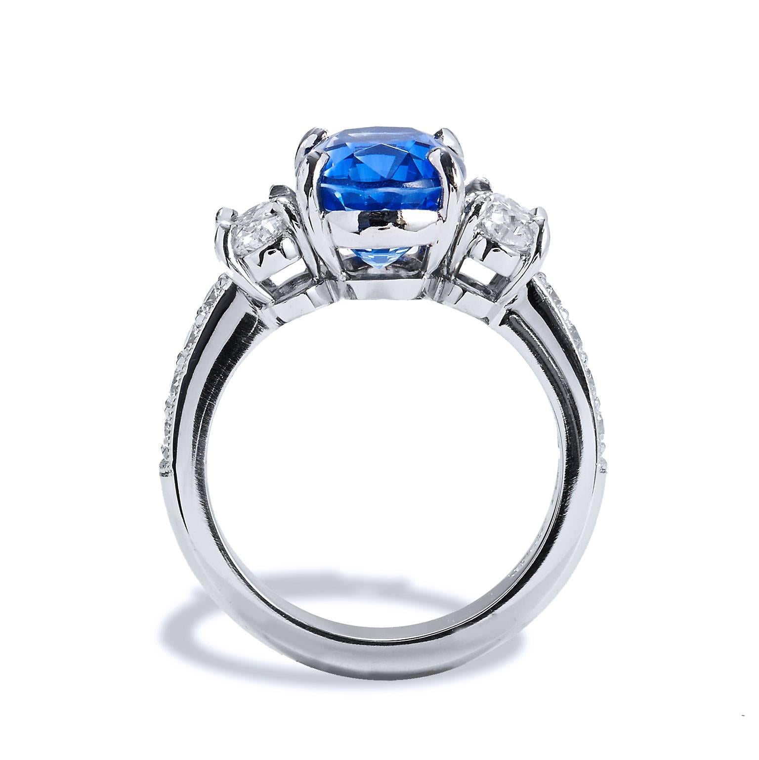 Platinring 5,5 mit GIA-zertifiziertem 4,32 Karat Madagaskar-blauem Saphir und Diamant (Ovalschliff) im Angebot