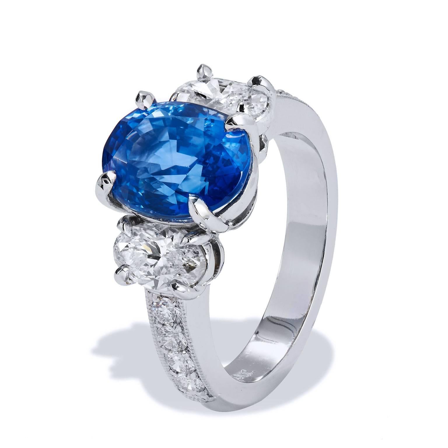 Platinring 5,5 mit GIA-zertifiziertem 4,32 Karat Madagaskar-blauem Saphir und Diamant (Moderne) im Angebot