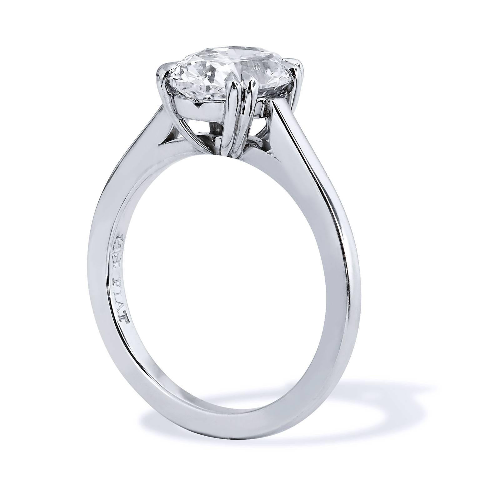  2.01 Carat Oval Diamond platinum Engagement Ring In Excellent Condition In Miami, FL