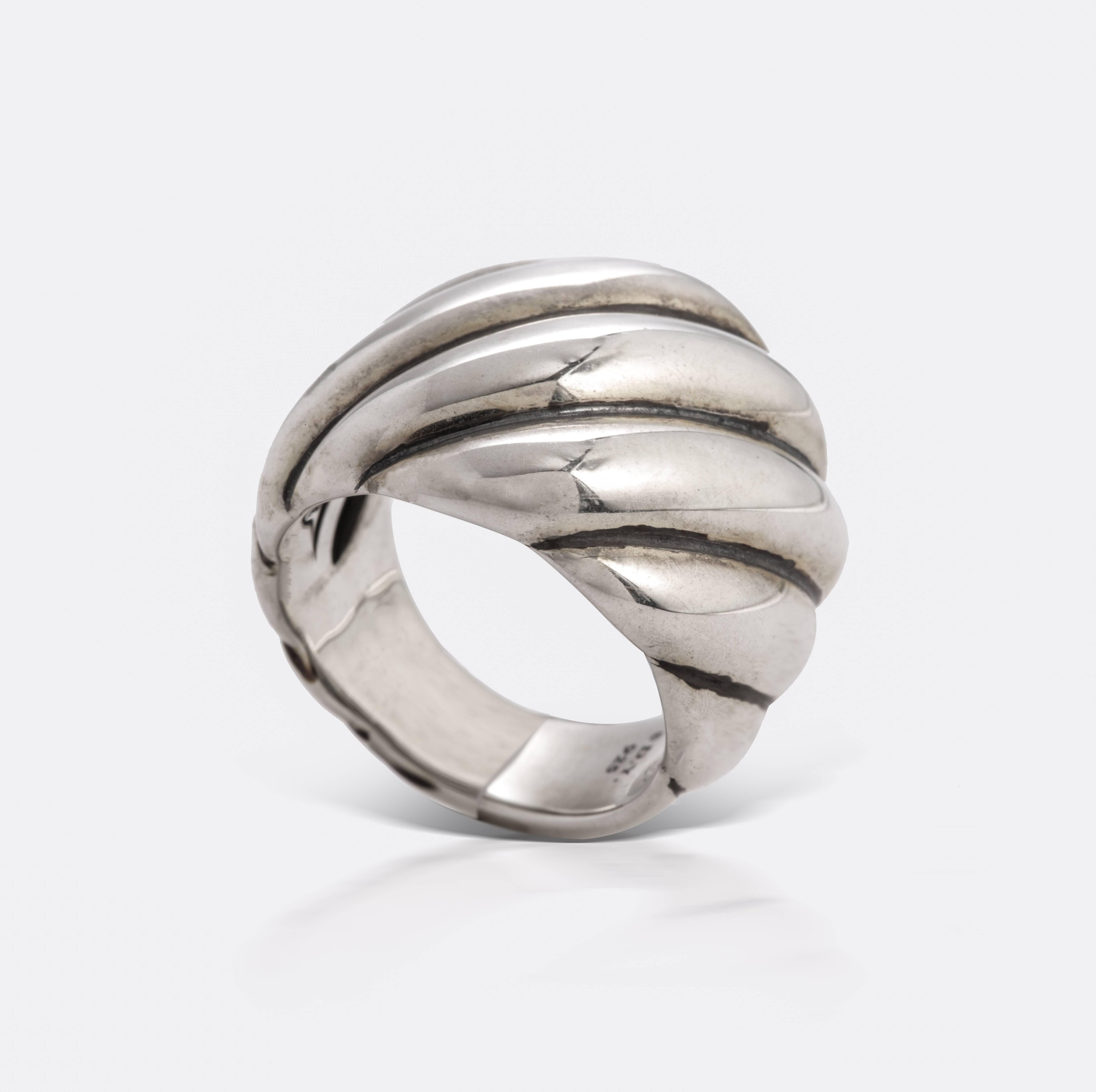 Previously loved sterling silver David Yurman Sculpted Cable ring featuring grooved details throughout with tapered shank (size 7).
