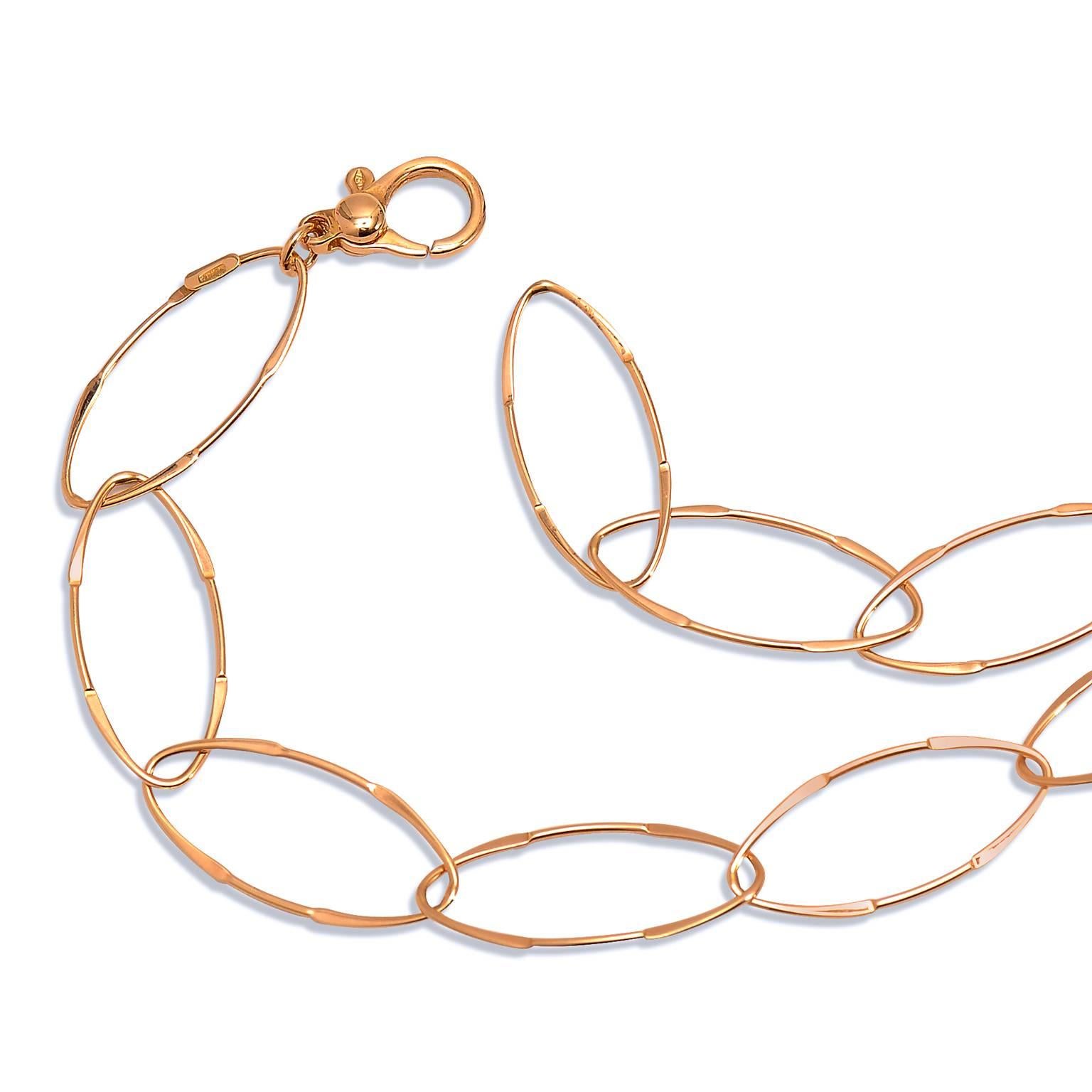 Sleek, oval-shaped links fashioned in 18 karat rose gold loop together to form a modern long necklace.