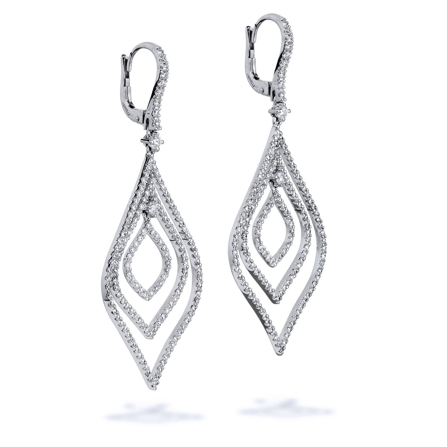 2.13 Carat Diamond Pave White Gold Drop Earrings

18 karat white gold diamond earrings featuring a total weight of 2.13 carats of diamond pave set (G/SI).