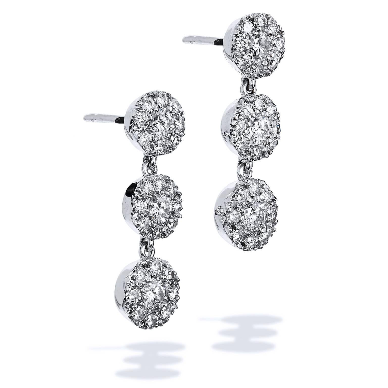 These previously loved 18 karat white gold dangle earrings, feature a total weight of 1.38 carat of diamond pave set in three circular linked shapes (G/H/VS2).