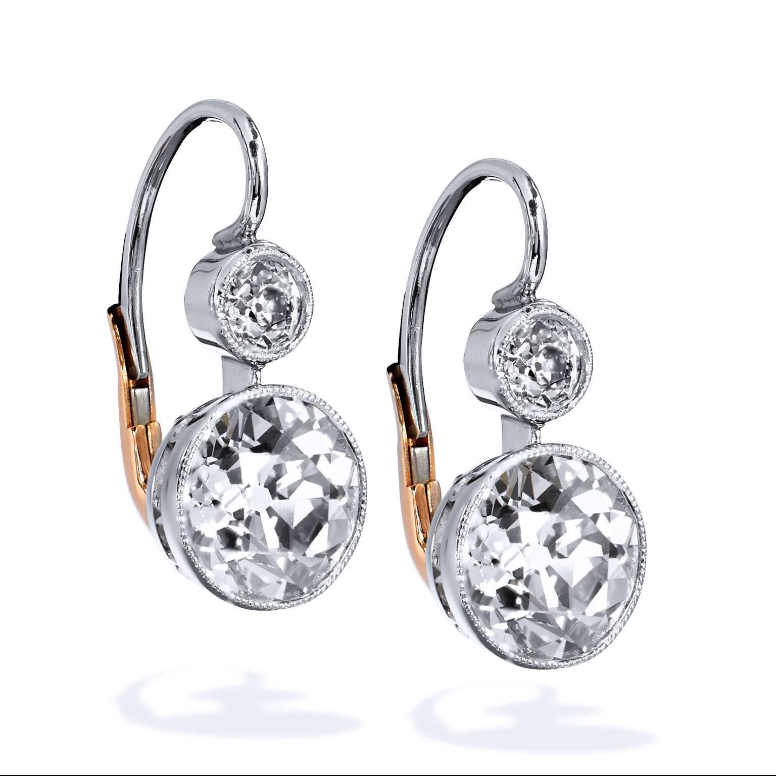 The hardness and strength of diamond and platinum merge with the warmth and softness of 18 karat rose gold to create a pair of eye-catching lever-back earrings. Two pieces of Old European cut diamonds, with a total weight of 6.17 carat (3.15 cart
