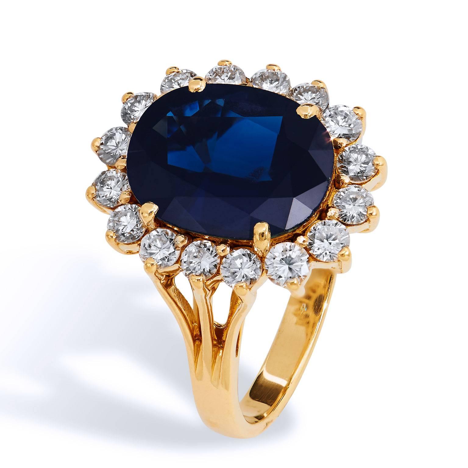 4.47 Carat Blue Sapphire Diamond yellow gold Ring In Excellent Condition In Miami, FL