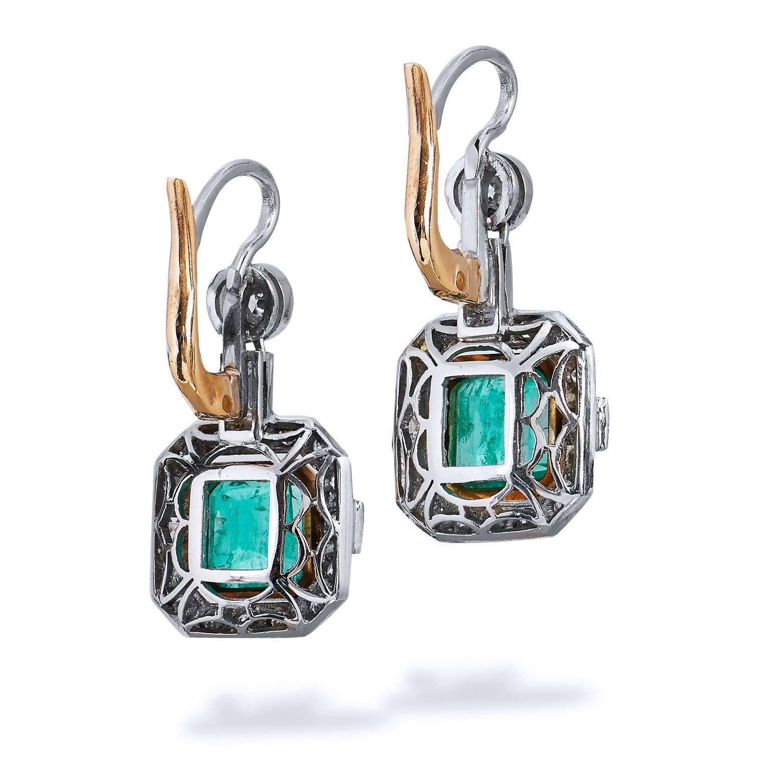Colombian Emerald and Diamond Drop Earrings In Excellent Condition In Miami, FL