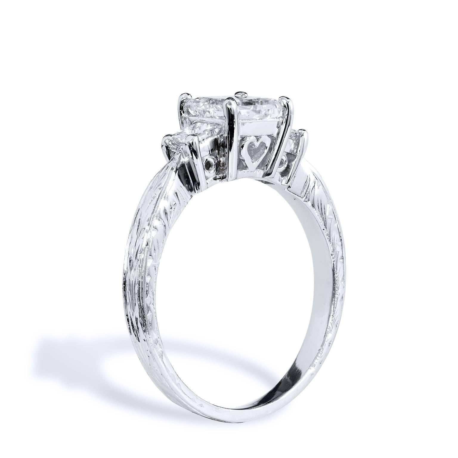 GIA-zertifizierter 1,36 Karat Diamant-Verlobungsring mit drei Steinen im Prinzessinnenschliff 7 (Carréschliff) im Angebot