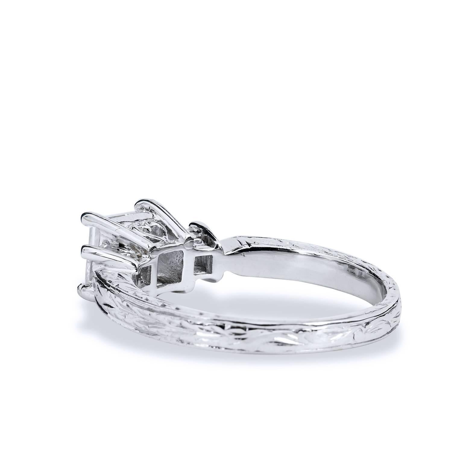 GIA-zertifizierter 1,36 Karat Diamant-Verlobungsring mit drei Steinen im Prinzessinnenschliff 7 Damen im Angebot