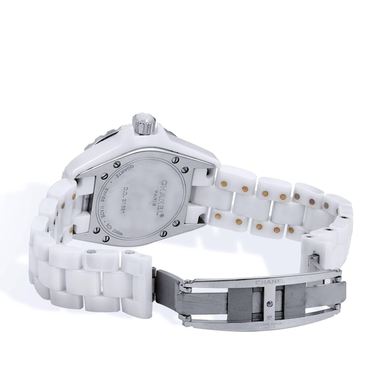 o	White ceramic case with a white ceramic bracelet. Unidirectional rotating steel bezel with a white ceramic inlay. White dial with luminous hands and diamond hour markers. Minute markers around the outer rim. 
o	Dial Type: Analog. Luminescent